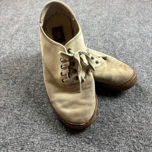 UGG Mens Off White/Tan Lace Up Sneaker Shearling Lined size: 8.5